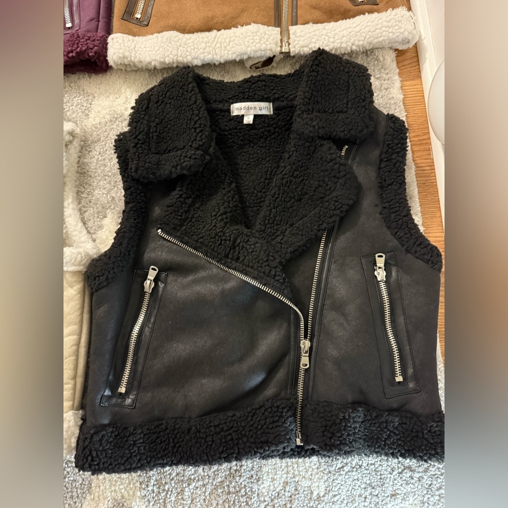 Faux Fur Shearling Women's Vests - Picture 2 of 11